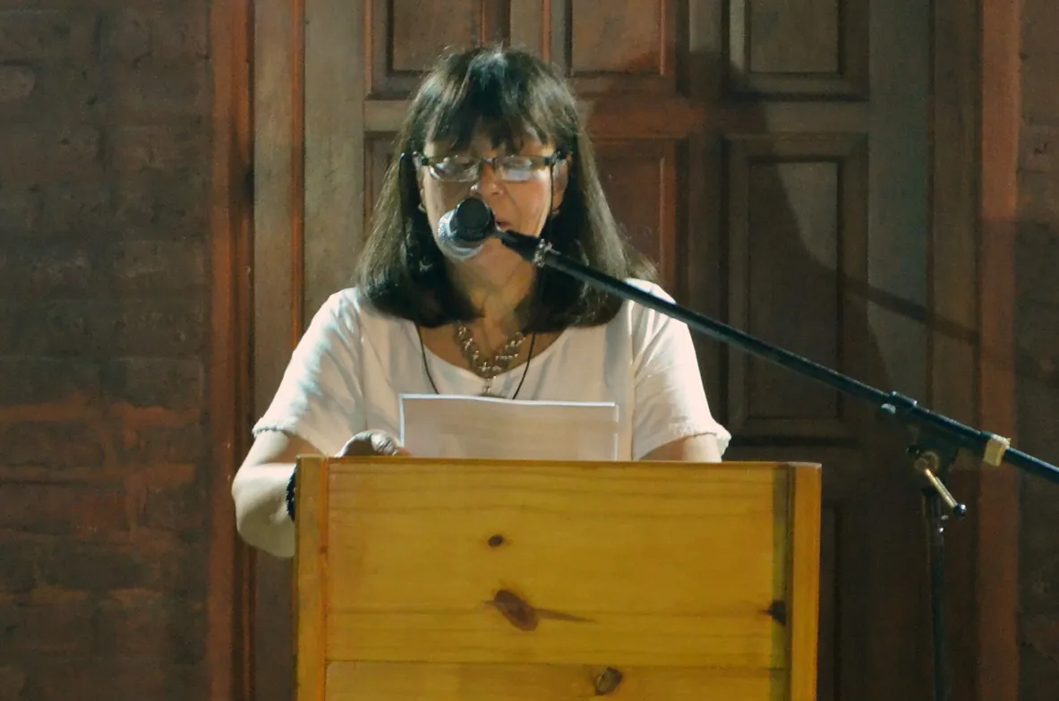 biblioteca Anahi Pavese