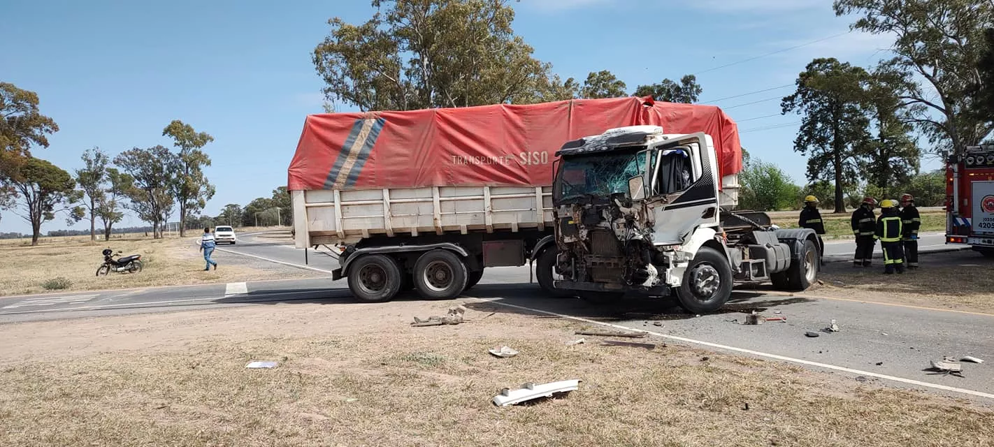 Un Herido En Choque Entre Dos Camiones En Balnearia