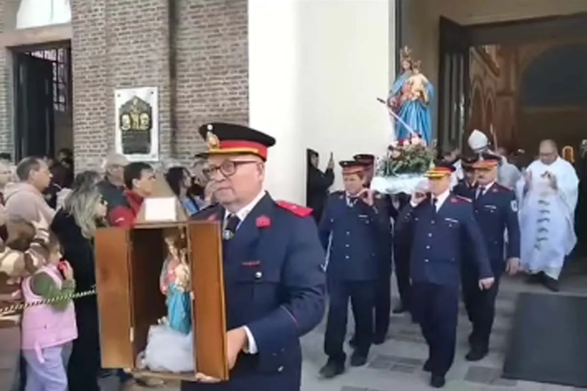 Vignaud Bomberos trasladan a la virgen