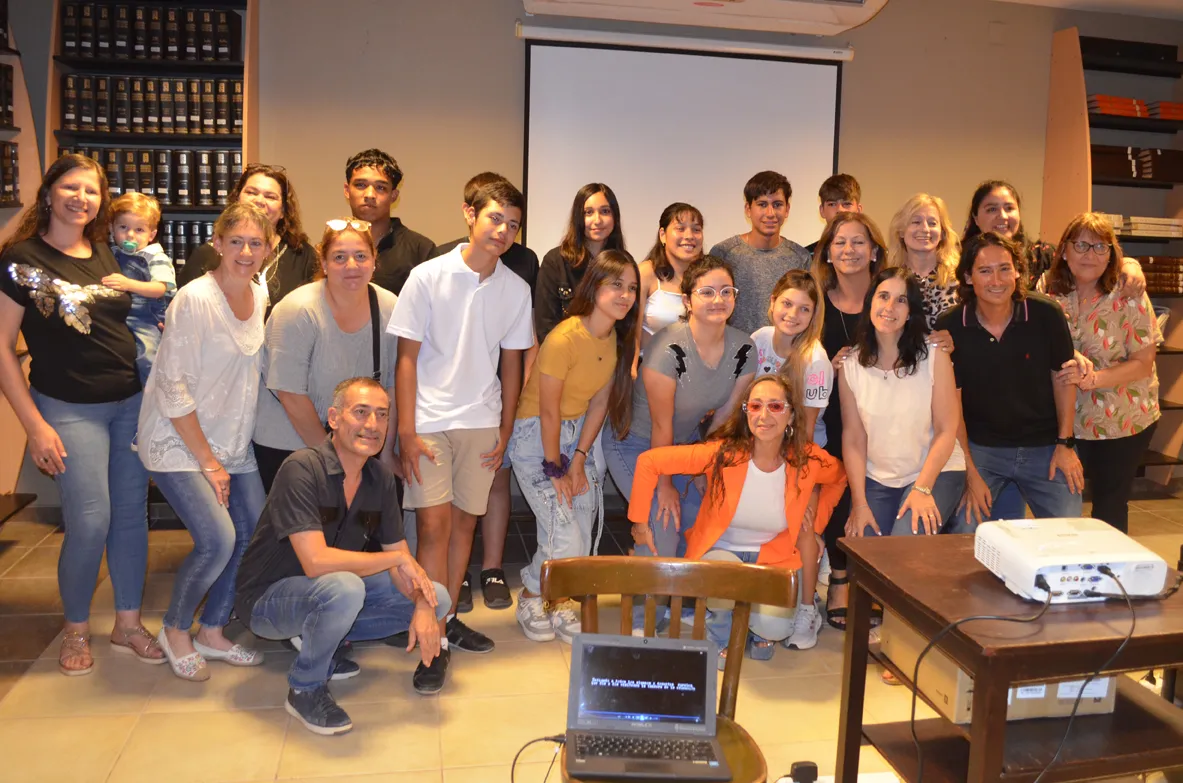 Documental entre tambos y libros