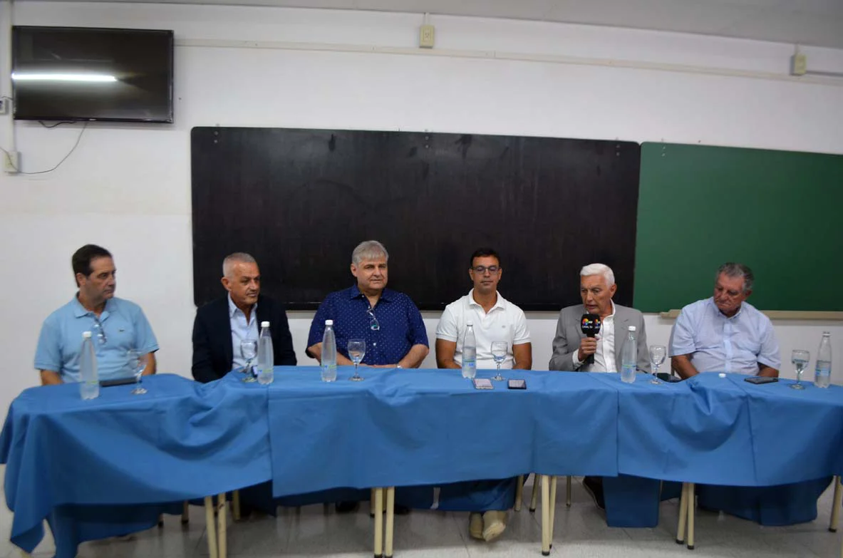 Inst 9 de Julio conferencia