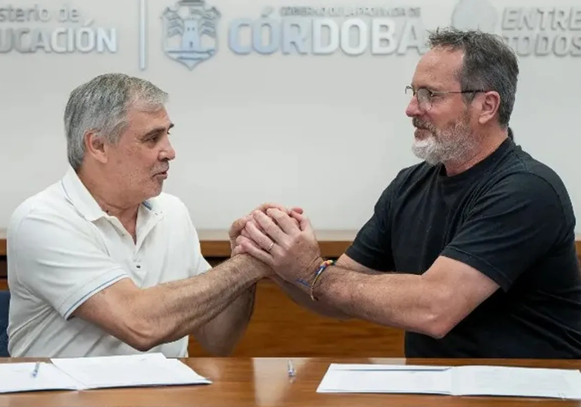 Firma convenio escuela Freyre