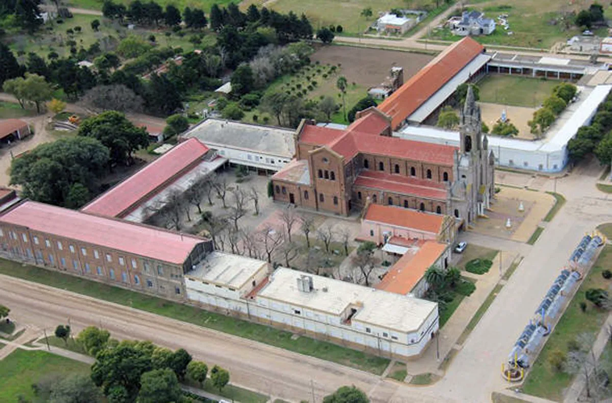 Complejo Educativa junto a la Basilica