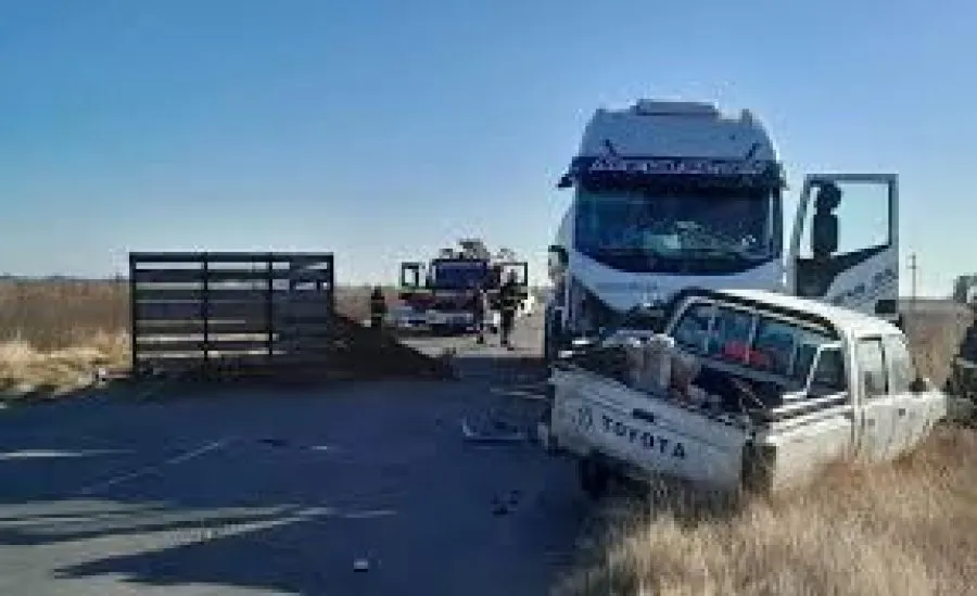 choque camion y camioneta