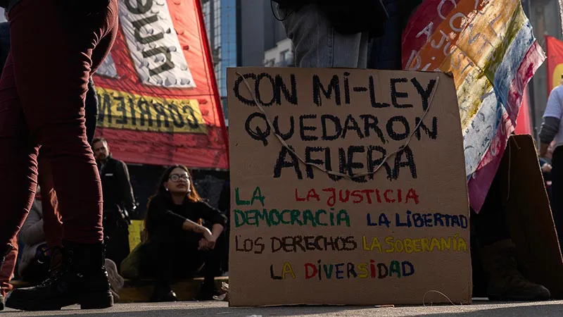 Los héroes gobiernan, los villanos en la calle