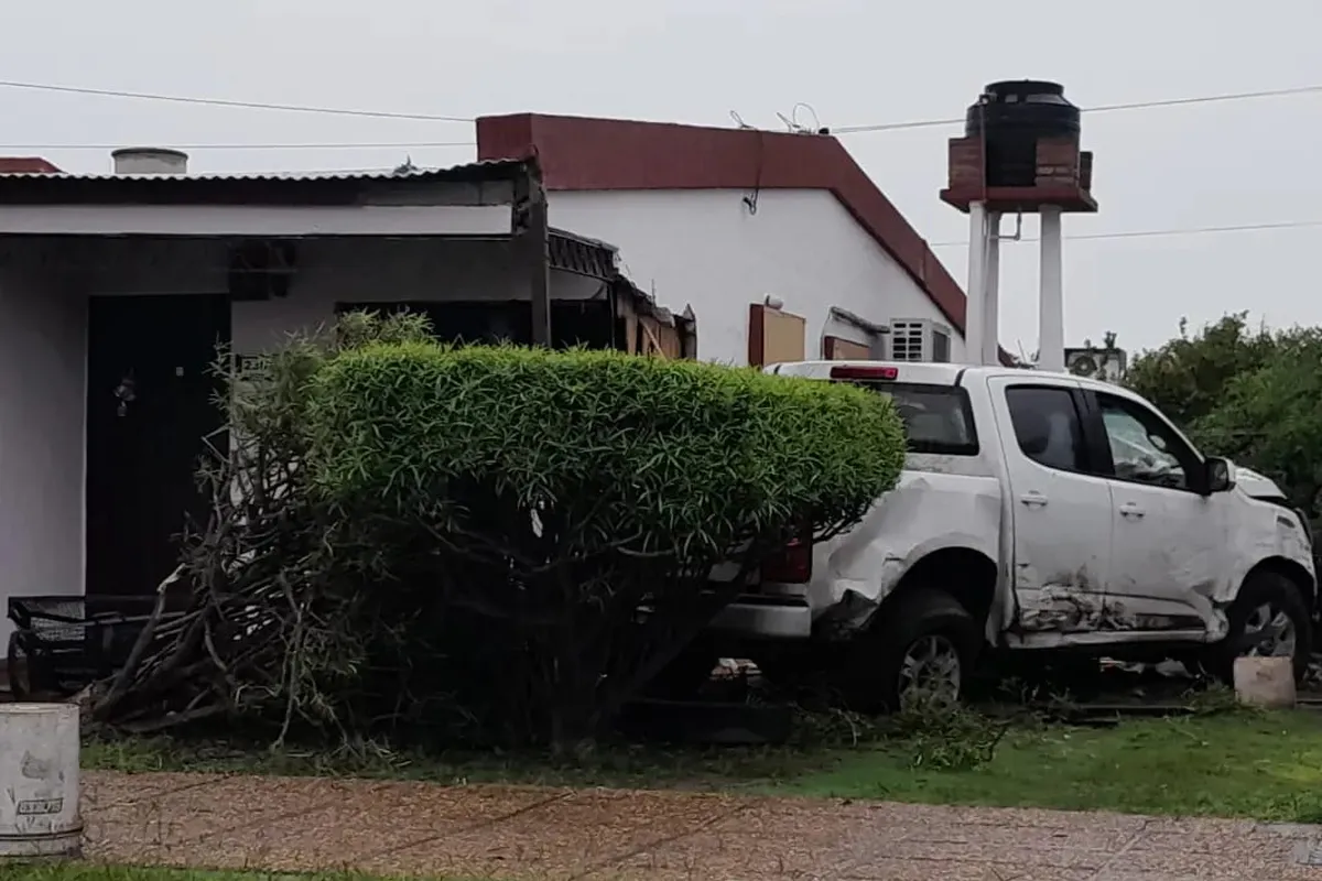 Camioneta incrustada