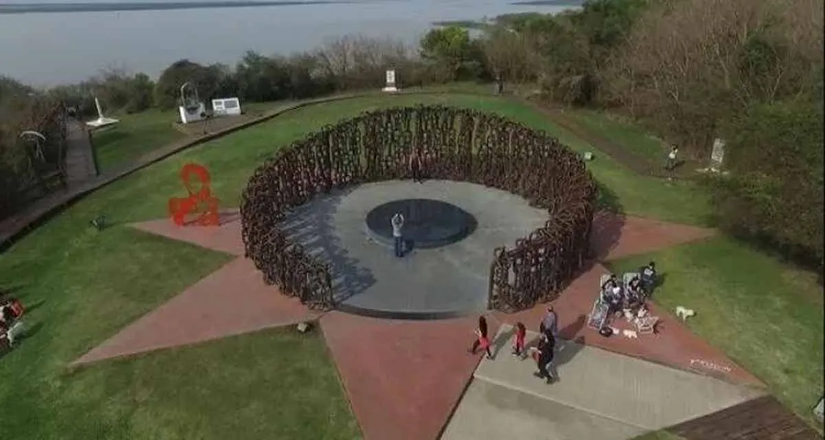 Monumento vuelta de obligado