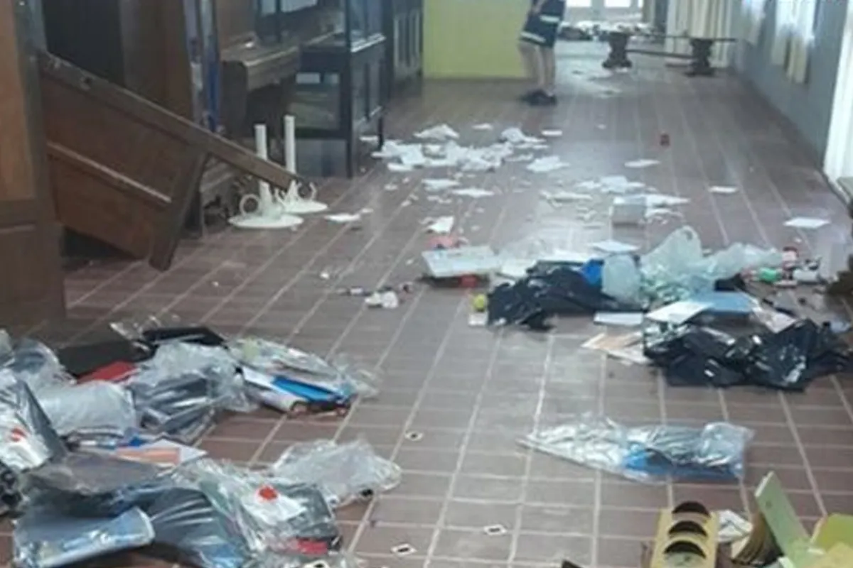 Robo Escuela Rivadavia