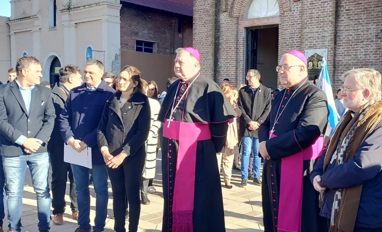 Vignaud autoridades acto oficial