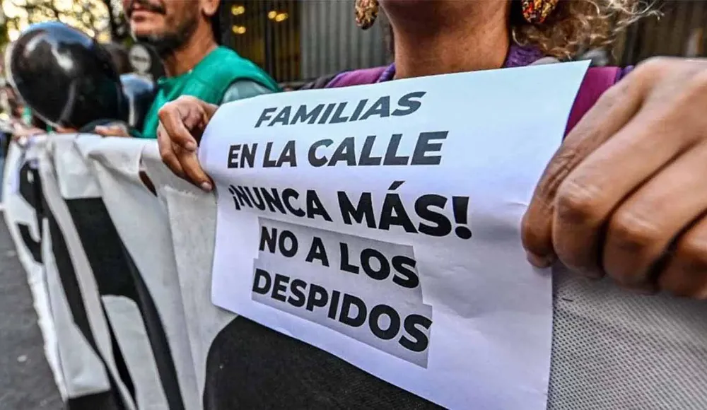 Un país en demolición ante una sociedad en shock